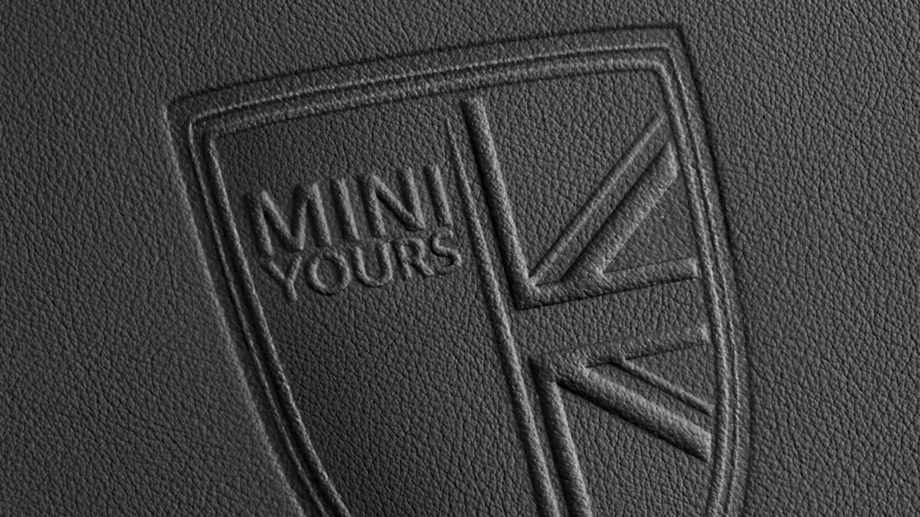 MINI Yours - emblème